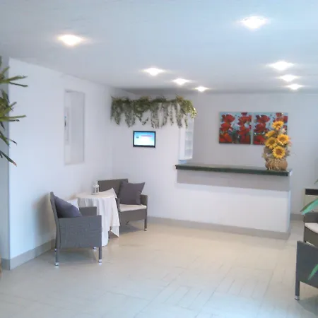 酒店 Milano 马里纳-迪-皮特拉桑塔